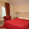 Готельний комплекс Буковель - красная кровать