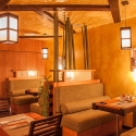 Готель Крещатик - диваны в ресторане Мураками