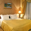 Готель Гранд Отель Пилипец - спальная в номере Улучшенный люкс