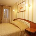 Готель Станиславский - номер Люкс 3- комнатный (четырехместный) кровать