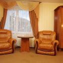 Готель Станиславский - номер Люкс 4- комнатный (четырехместный) кресла