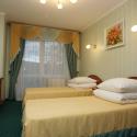 Готель Станиславский - номер Люкс 4- комнатный (четырехместный) спальня с раздельными кроватями