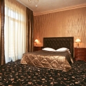 Готель VIP - резиденция - кровать в номере Апартамент тип 1